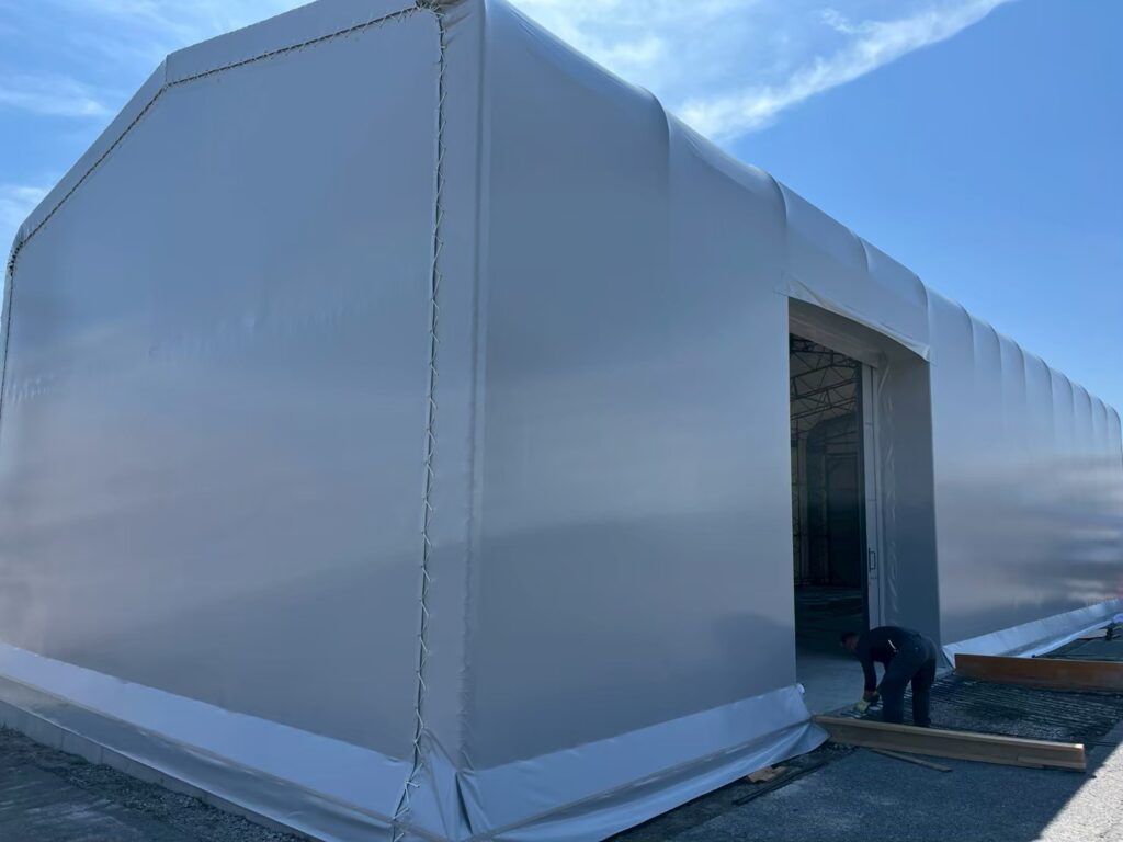テント倉庫の施工事例の写真