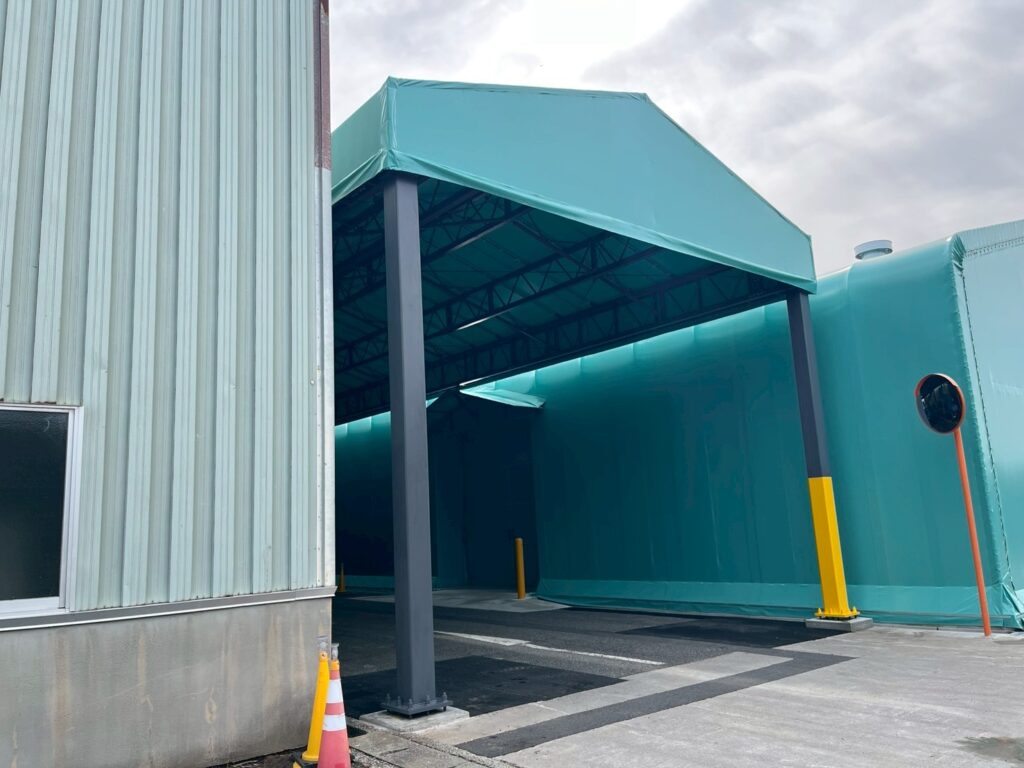 テント倉庫の施工事例の写真